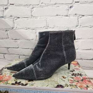 Alexandre Birman Kittie Ankle Boots In Silver Lurex